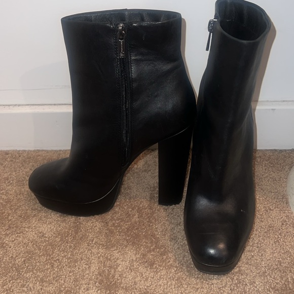 Jessica Simpson black leather platform bootie- size 10/40 - Picture 2 of 4